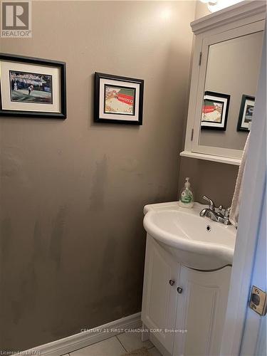 710 Wonderland Road S, London, ON - Indoor Photo Showing Bathroom