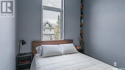 321 D Avenue S, Saskatoon, SK - Indoor Photo Showing Bedroom