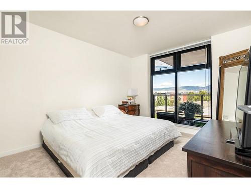 485 Groves Avenue Unit# 402, Kelowna, BC - Indoor Photo Showing Bedroom