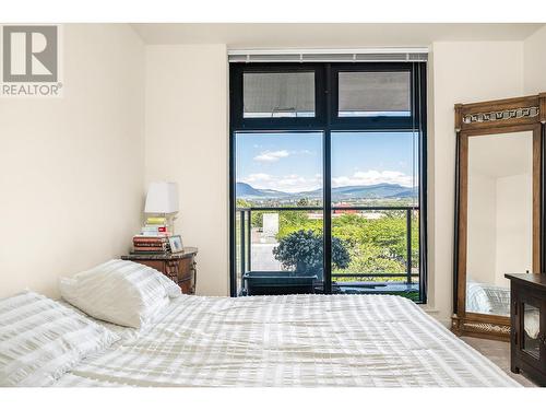 485 Groves Avenue Unit# 402, Kelowna, BC - Indoor Photo Showing Bedroom