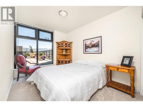 485 Groves Avenue Unit# 402, Kelowna, BC - Indoor Photo Showing Bedroom