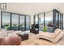 485 Groves Avenue Unit# 402, Kelowna, BC  - Indoor Photo Showing Living Room 