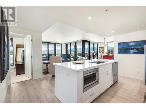 485 Groves Avenue Unit# 402, Kelowna, BC - Indoor Photo Showing Kitchen