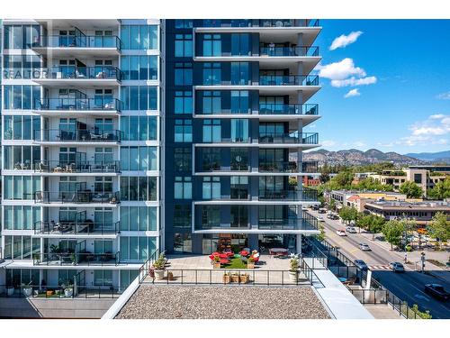 485 Groves Avenue Unit# 402, Kelowna, BC - Outdoor With Facade