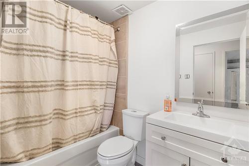 50 Burnside Avenue Unit#203, Ottawa, ON - Indoor Photo Showing Bathroom