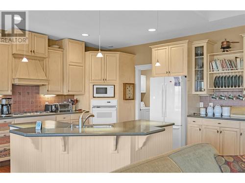 1625 Merlot Drive, West Kelowna, BC - Indoor Photo Showing Kitchen