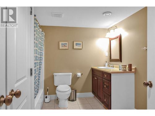 1625 Merlot Drive, West Kelowna, BC - Indoor Photo Showing Bathroom