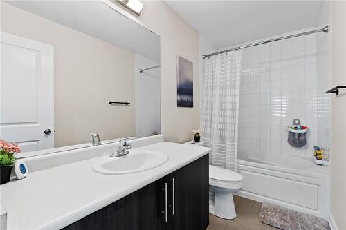 7790 Buckeye Crescent, Niagara Falls, ON - Indoor Photo Showing Bathroom