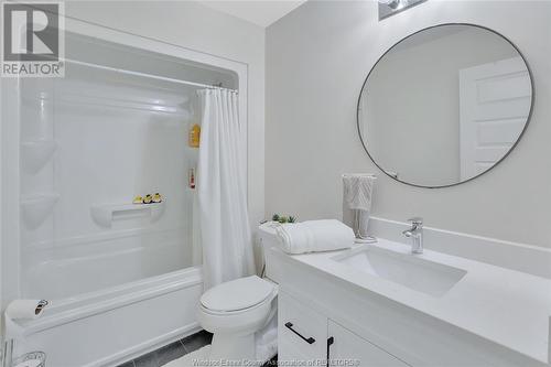 103 Reed Street, Essex, ON - Indoor Photo Showing Bathroom