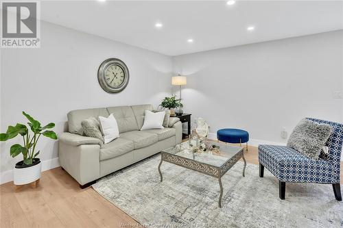 103 Reed Street, Essex, ON - Indoor Photo Showing Living Room