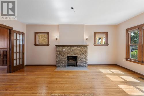 1076 Victoria Avenue, Windsor, ON - Indoor Photo Showing Other Room With Fireplace