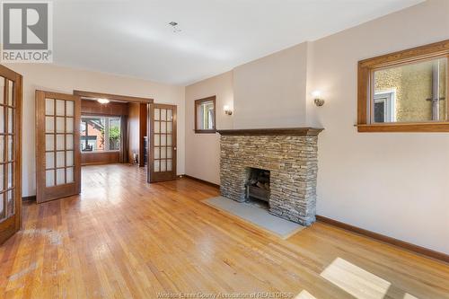 1076 Victoria Avenue, Windsor, ON - Indoor Photo Showing Living Room With Fireplace