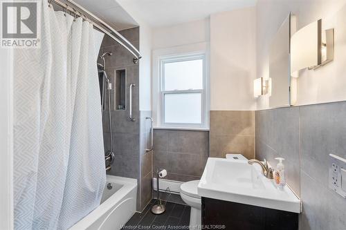 1076 Victoria Avenue, Windsor, ON - Indoor Photo Showing Bathroom