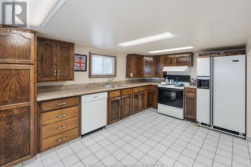 1076 Victoria Avenue, Windsor, ON - Indoor Photo Showing Kitchen