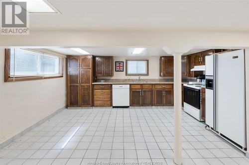 1076 Victoria Avenue, Windsor, ON - Indoor Photo Showing Kitchen