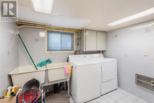 1076 Victoria Avenue, Windsor, ON - Indoor Photo Showing Laundry Room