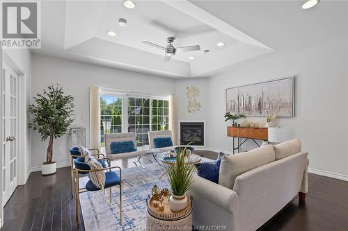 6156 Tiburon Crescent, Lasalle, ON - Indoor Photo Showing Living Room