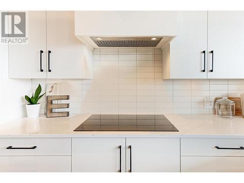 2489 Tallus Heights Drive, West Kelowna, BC - Indoor Photo Showing Kitchen