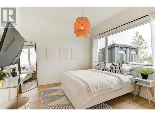 2489 Tallus Heights Drive, West Kelowna, BC - Indoor Photo Showing Bedroom
