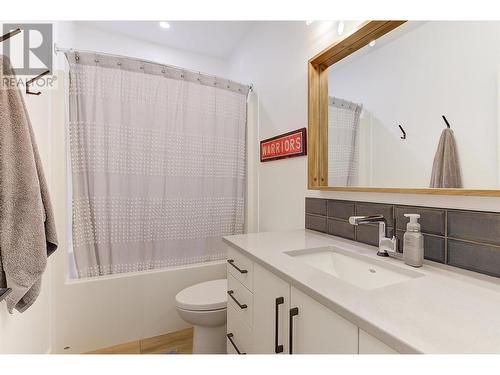 2489 Tallus Heights Drive, West Kelowna, BC - Indoor Photo Showing Bathroom