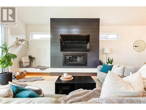 2489 Tallus Heights Drive, West Kelowna, BC - Indoor Photo Showing Living Room With Fireplace