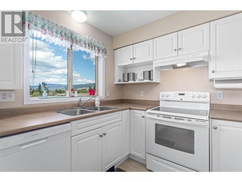265 Froelich Road Unit# 302, Kelowna, BC - Indoor Photo Showing Kitchen With Double Sink