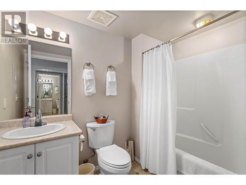 265 Froelich Road Unit# 302, Kelowna, BC - Indoor Photo Showing Bathroom