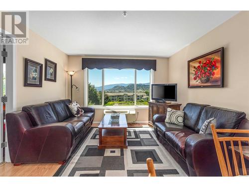 265 Froelich Road Unit# 302, Kelowna, BC - Indoor Photo Showing Living Room