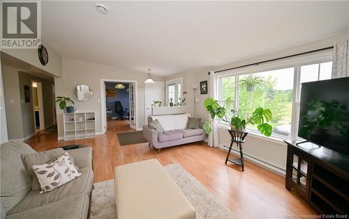 344 Route 105, Maugerville, NB - Indoor Photo Showing Living Room