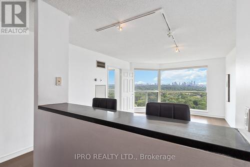 1612 - 2155 Burnhamthorpe Road W, Mississauga, ON - Indoor