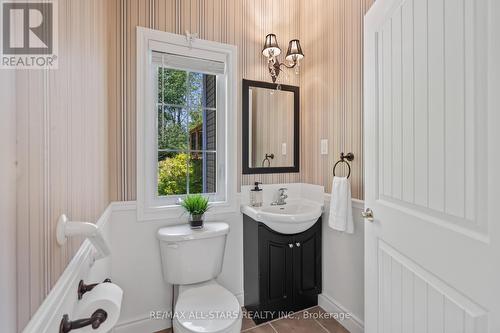 32 Oakdene Crescent, Kawartha Lakes, ON - Indoor Photo Showing Bathroom