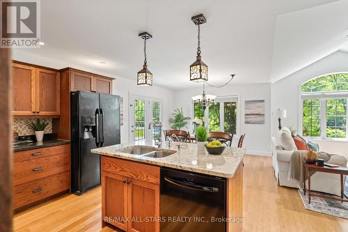 32 Oakdene Crescent, Kawartha Lakes, ON - Indoor Photo Showing Kitchen With Double Sink