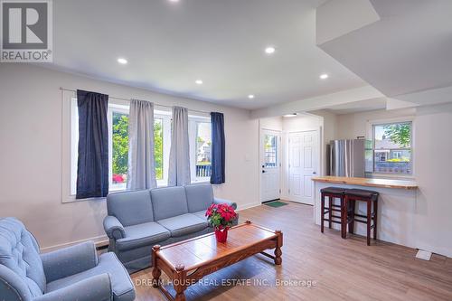 19 Cypress Street, St. Thomas, ON - Indoor Photo Showing Living Room