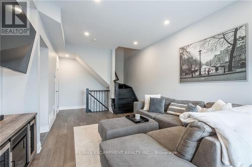 81 Echovalley Drive, Hamilton, ON - Indoor Photo Showing Living Room