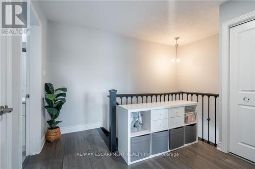 81 Echovalley Drive, Hamilton, ON - Indoor Photo Showing Other Room