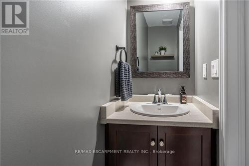 81 Echovalley Drive, Hamilton, ON - Indoor Photo Showing Bathroom