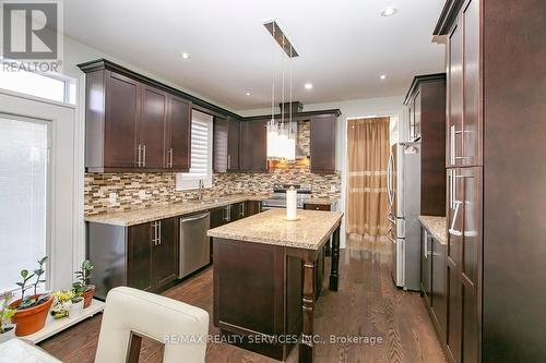 62 French Drive, Mono, ON - Indoor Photo Showing Kitchen With Upgraded Kitchen