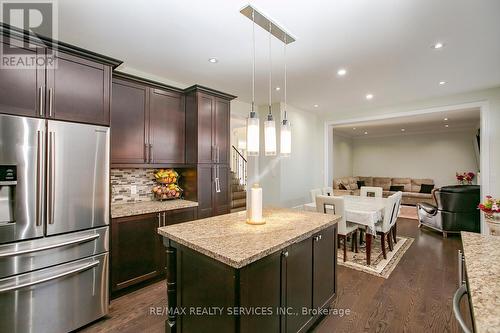 62 French Drive, Mono, ON - Indoor Photo Showing Kitchen With Upgraded Kitchen