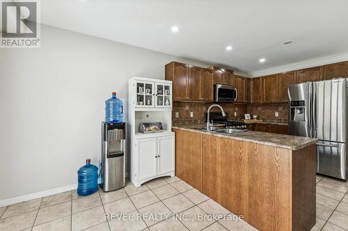 393 Old Mud Street, Hamilton, ON - Indoor Photo Showing Kitchen