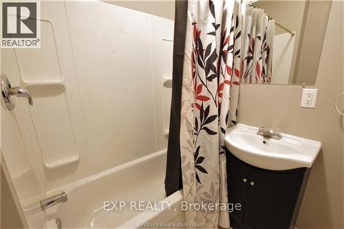 382 Mabel Avenue, Greater Sudbury, ON - Indoor Photo Showing Bathroom