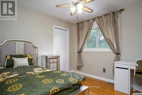 73 Thomson Drive, Hamilton, ON - Indoor Photo Showing Bedroom