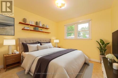 61 Oakley Park Square, Barrie, ON - Indoor Photo Showing Bedroom