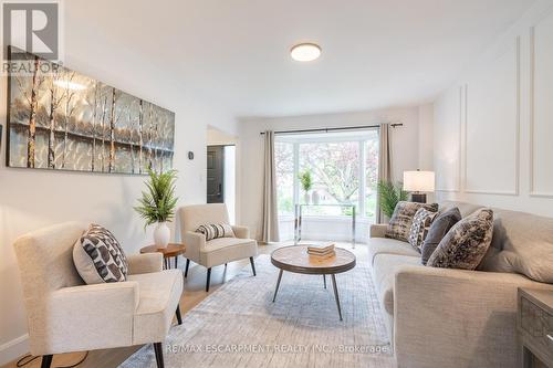 2451 Overton Drive, Burlington, ON - Indoor Photo Showing Living Room