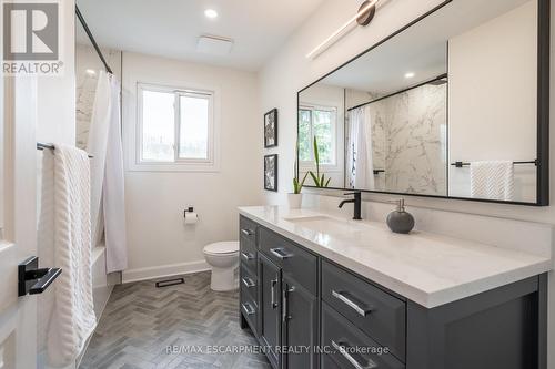 2451 Overton Drive, Burlington, ON - Indoor Photo Showing Bathroom