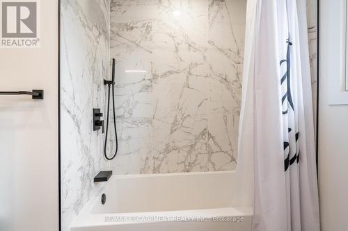 2451 Overton Drive, Burlington, ON - Indoor Photo Showing Bathroom