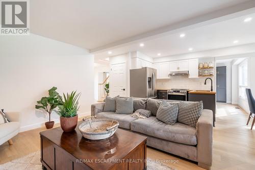 2451 Overton Drive, Burlington, ON - Indoor Photo Showing Living Room