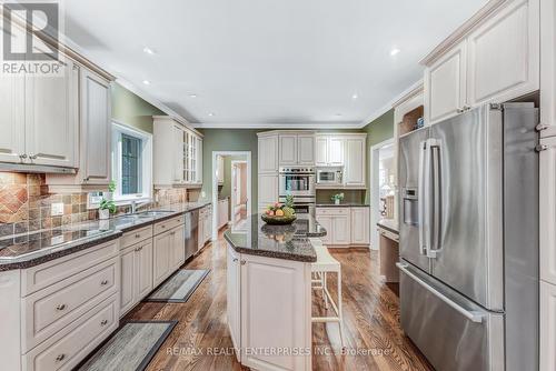 1421 Indian Grove, Mississauga, ON - Indoor Photo Showing Kitchen With Upgraded Kitchen