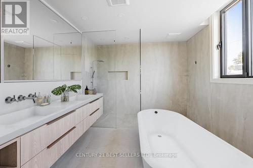 739 Ebony Avenue, Mississauga, ON - Indoor Photo Showing Bathroom