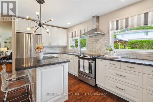 4199 Spruce Avenue, Burlington, ON - Indoor Photo Showing Kitchen With Upgraded Kitchen