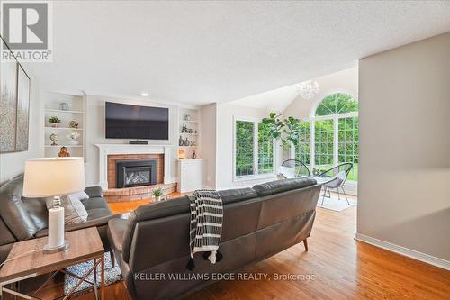 4199 Spruce Avenue, Burlington, ON - Indoor Photo Showing Living Room With Fireplace